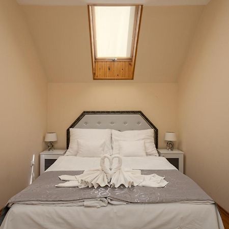 Illes Hotel Сегед Экстерьер фото