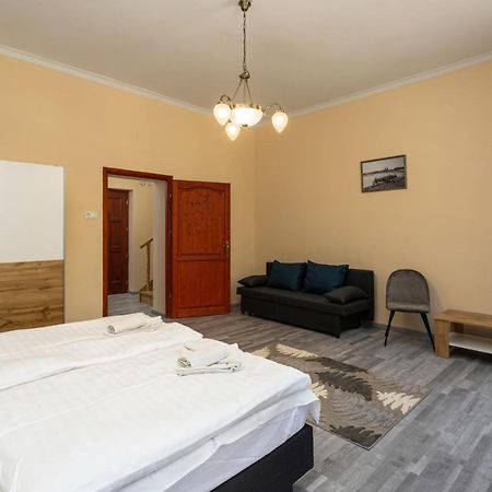 Illes Hotel Сегед Экстерьер фото