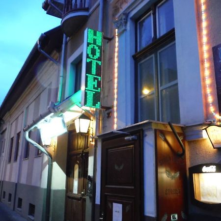 Illes Hotel Сегед Экстерьер фото