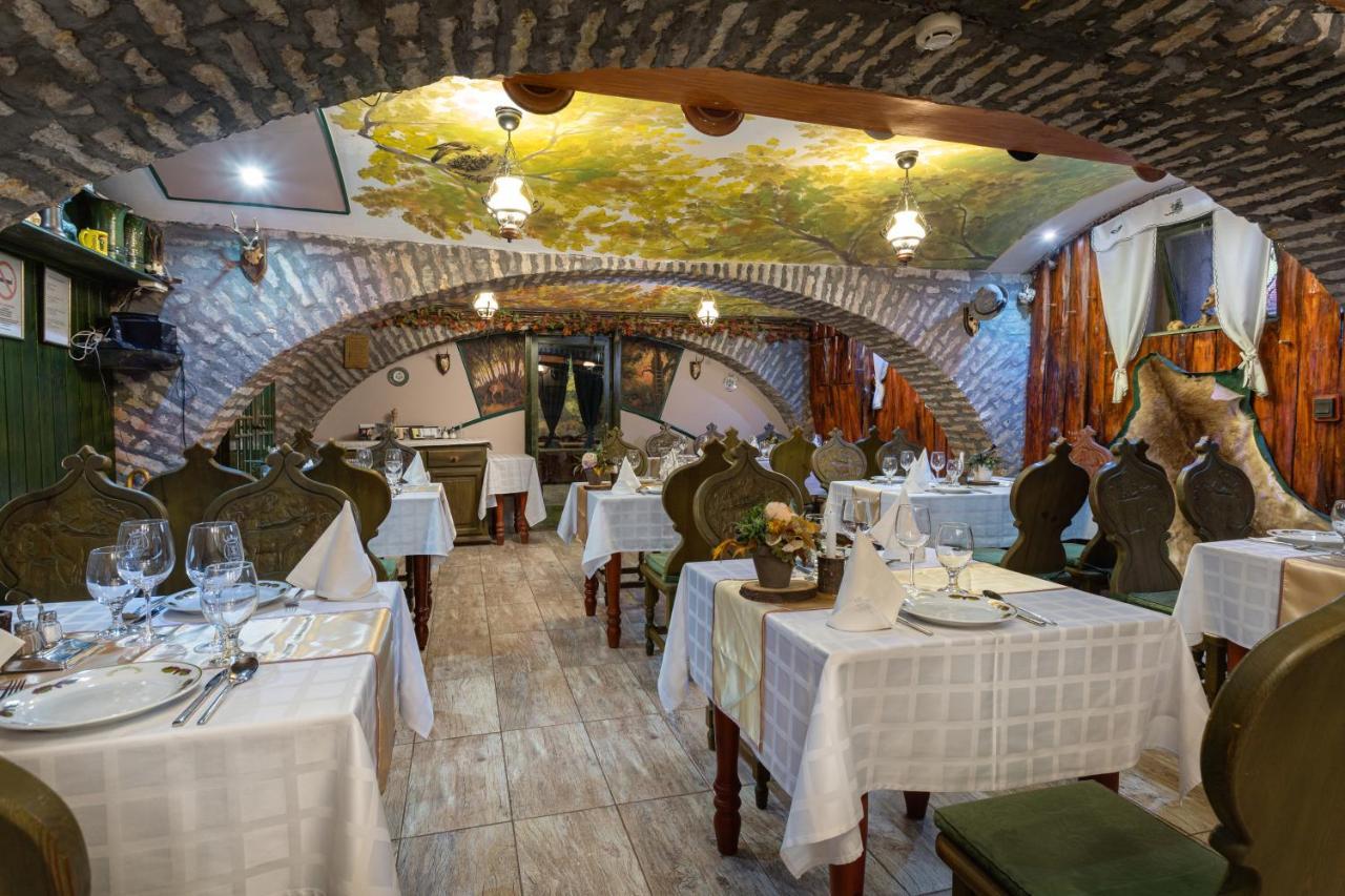 Illes Hotel Сегед Экстерьер фото