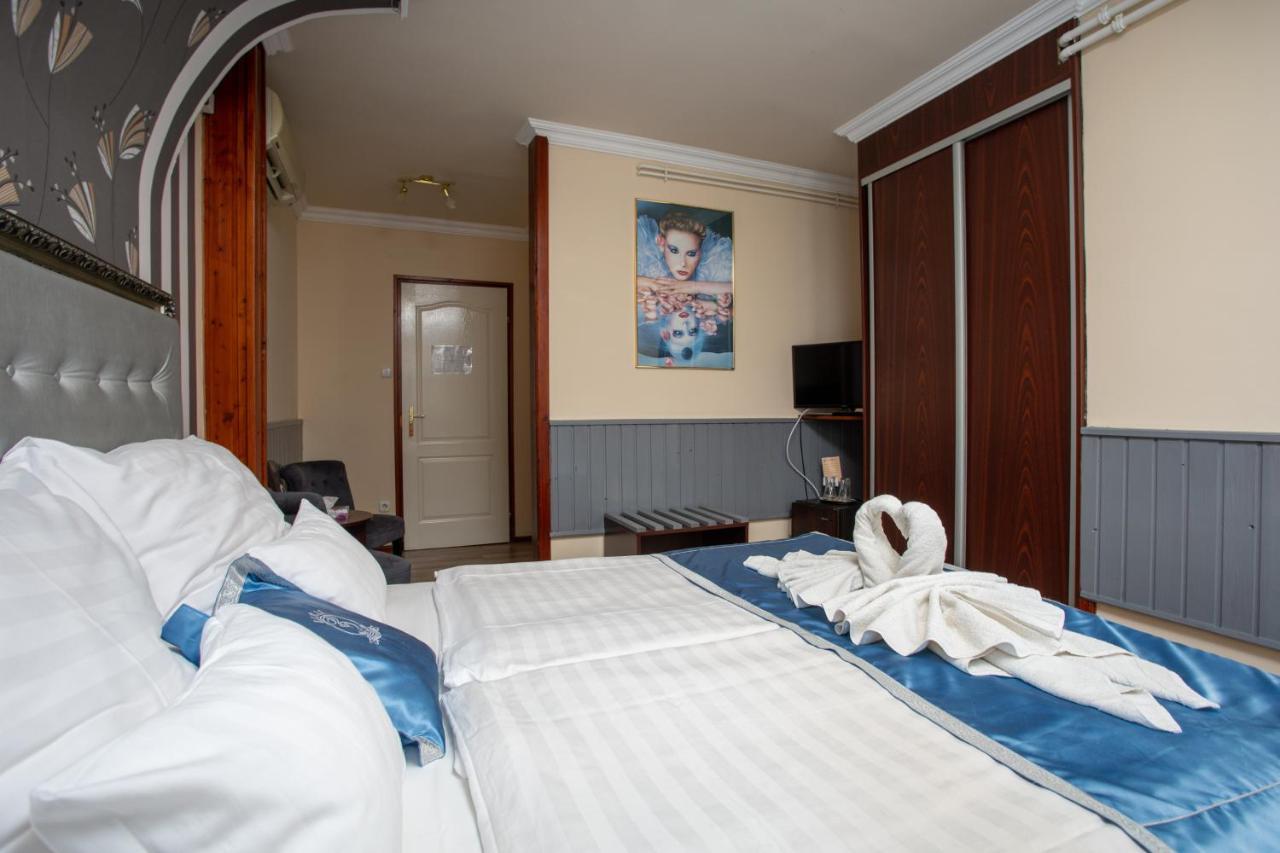 Illes Hotel Сегед Экстерьер фото