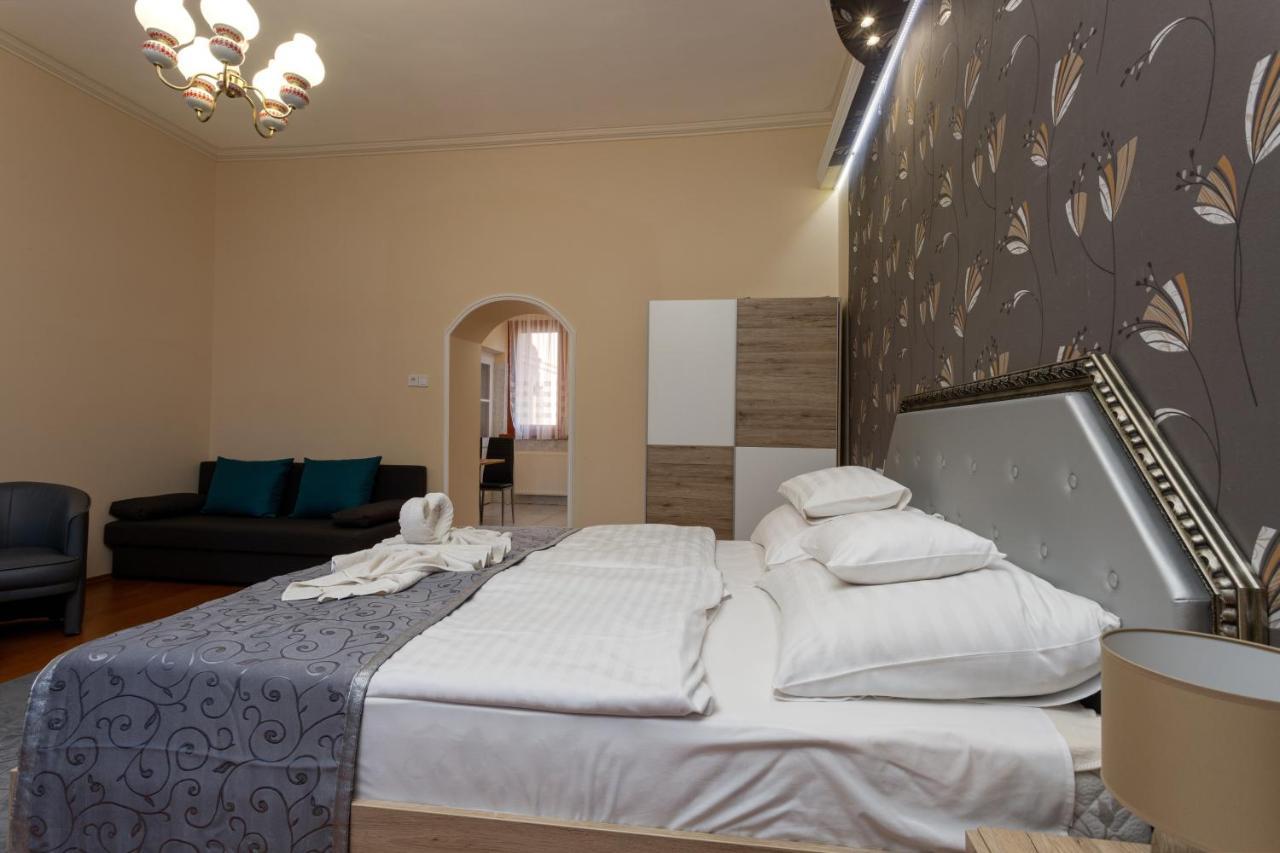 Illes Hotel Сегед Экстерьер фото
