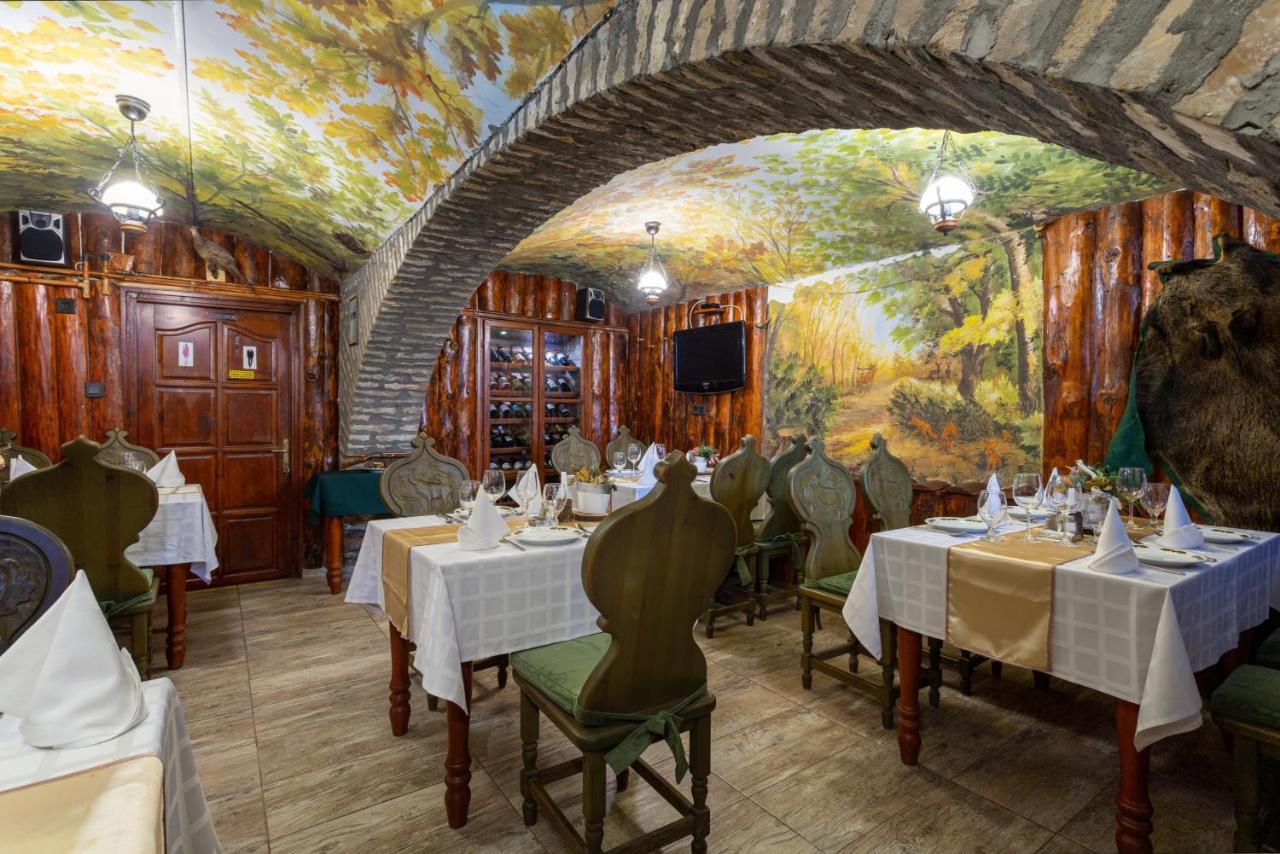 Illes Hotel Сегед Экстерьер фото