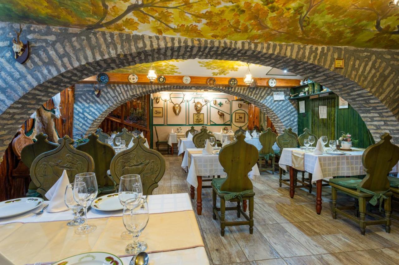 Illes Hotel Сегед Экстерьер фото