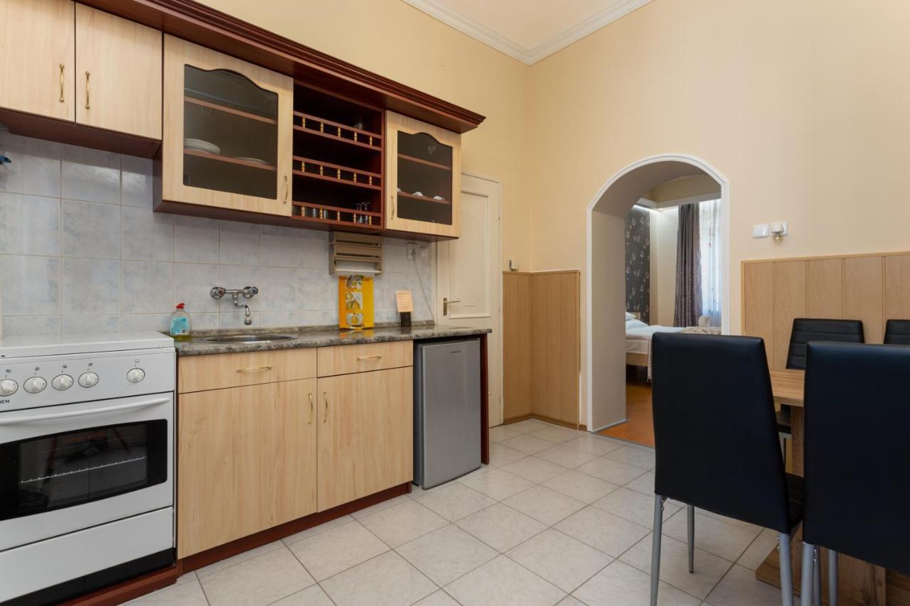 Illes Hotel Сегед Экстерьер фото