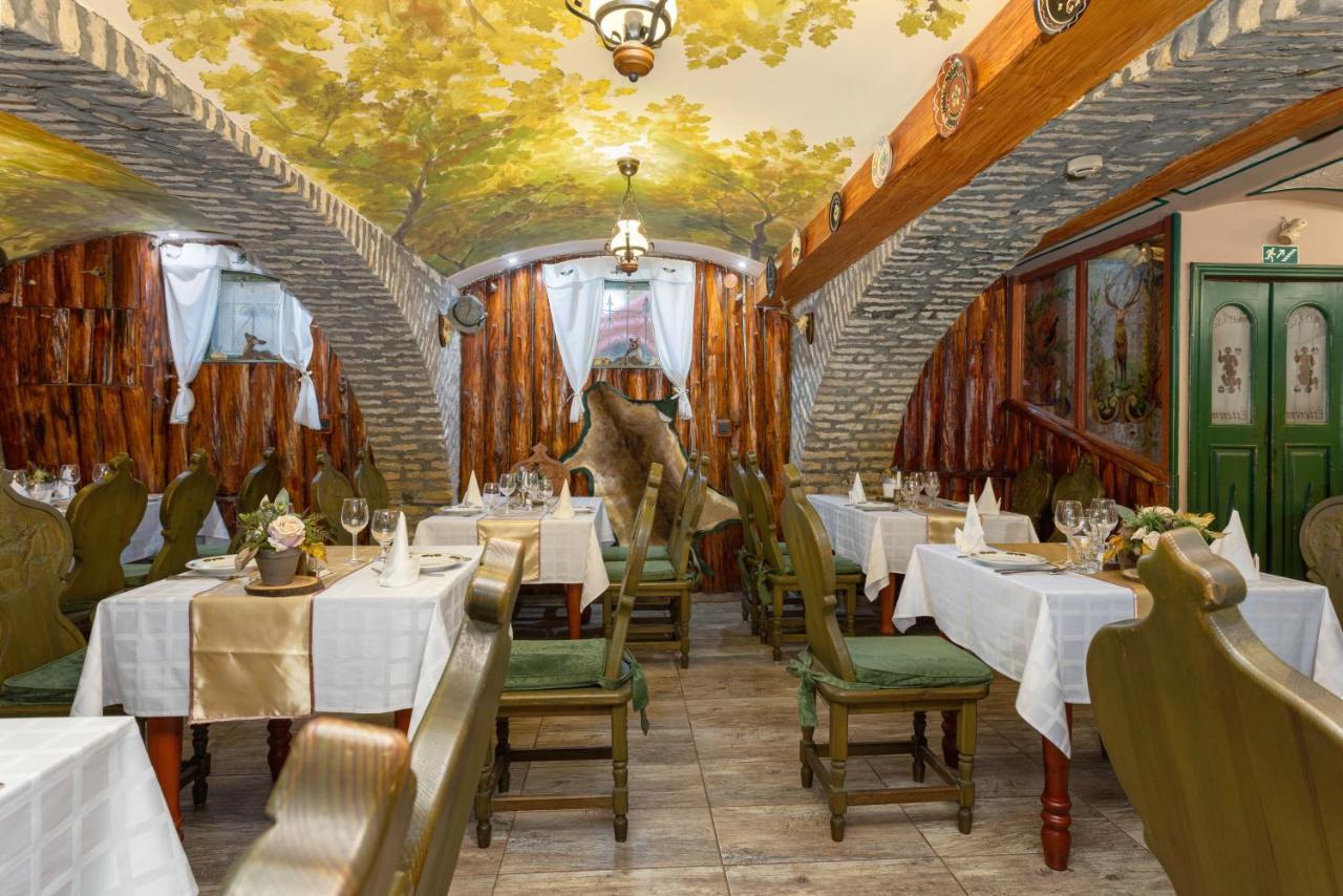 Illes Hotel Сегед Экстерьер фото