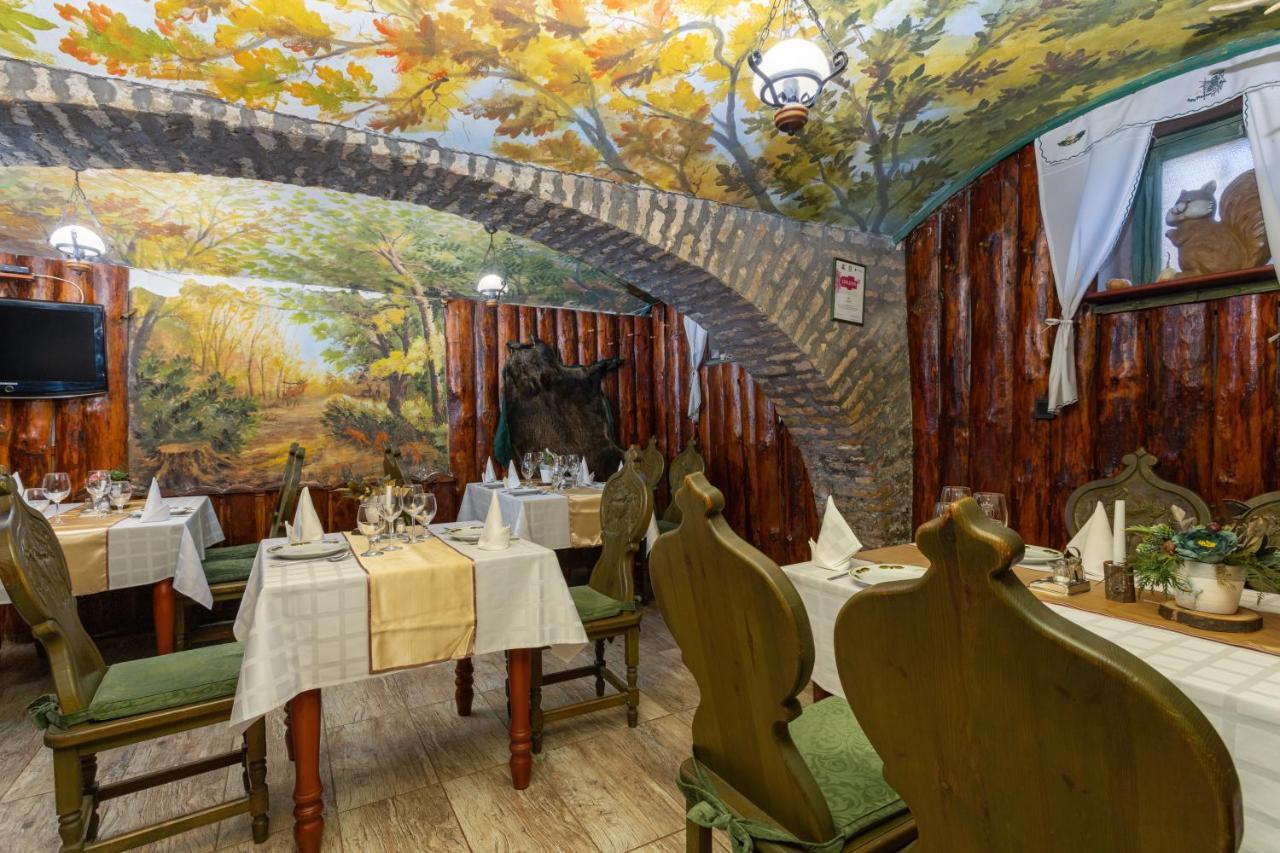 Illes Hotel Сегед Экстерьер фото