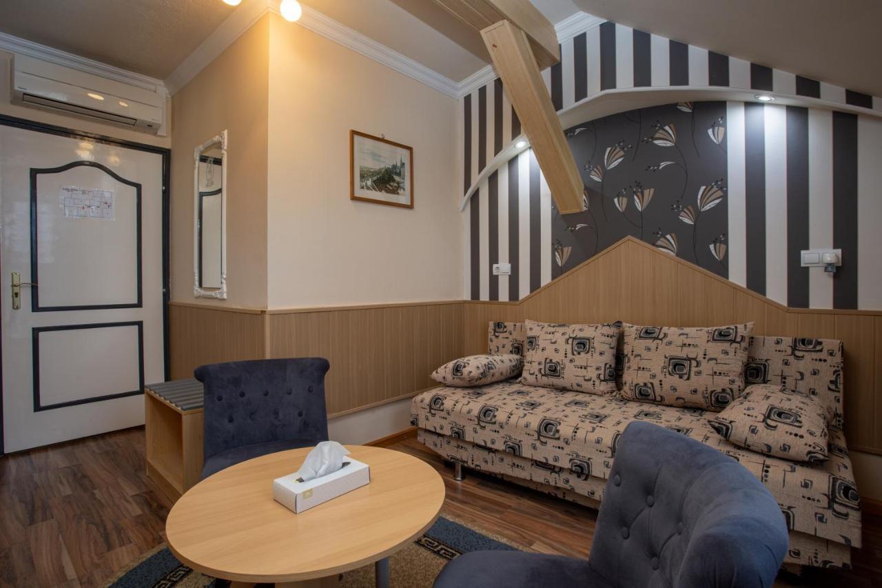 Illes Hotel Сегед Экстерьер фото