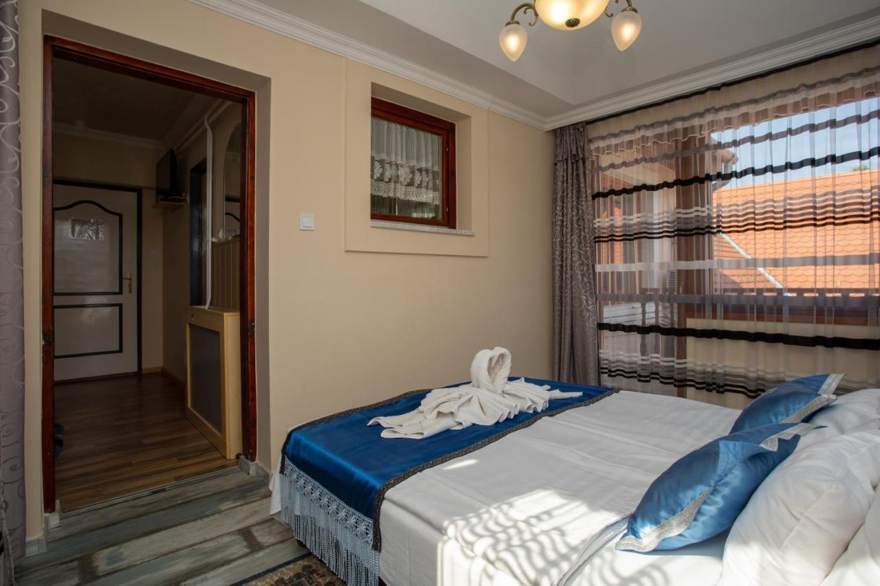 Illes Hotel Сегед Экстерьер фото