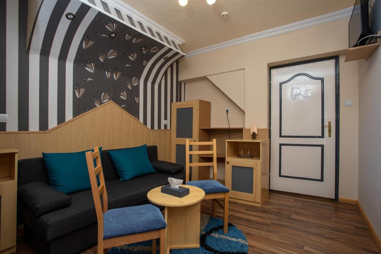 Illes Hotel Сегед Экстерьер фото