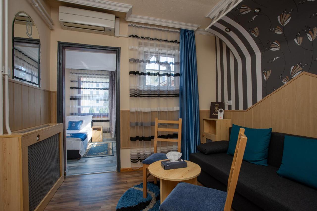 Illes Hotel Сегед Экстерьер фото