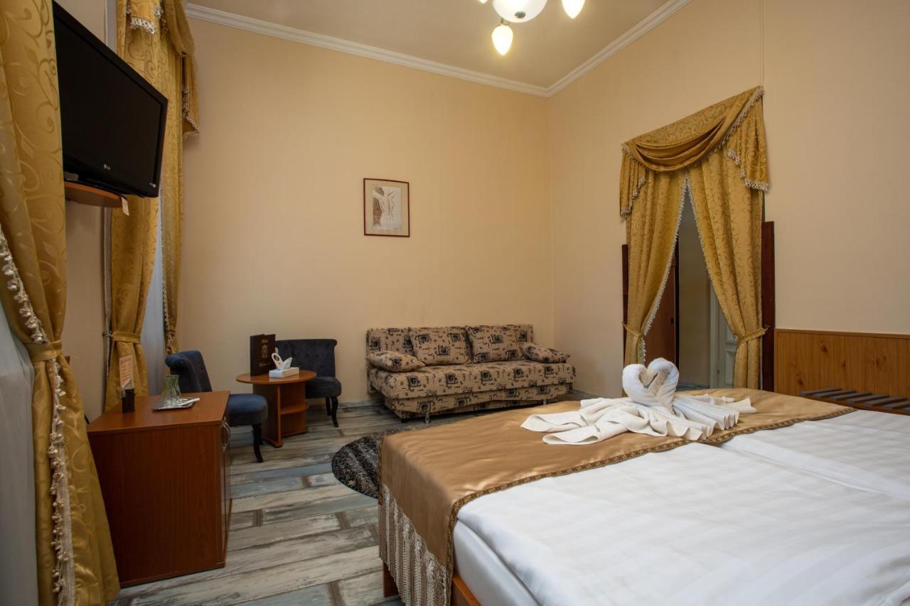 Illes Hotel Сегед Экстерьер фото