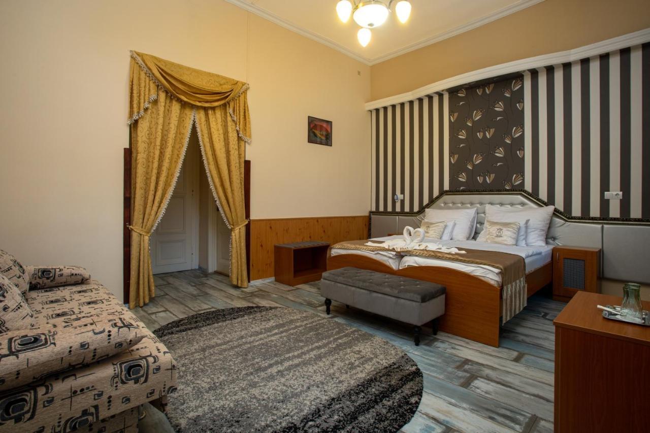 Illes Hotel Сегед Экстерьер фото