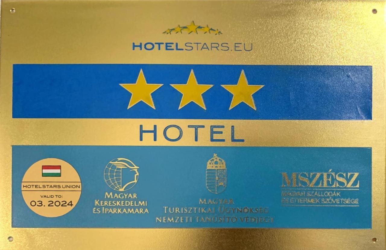 Illes Hotel Сегед Экстерьер фото