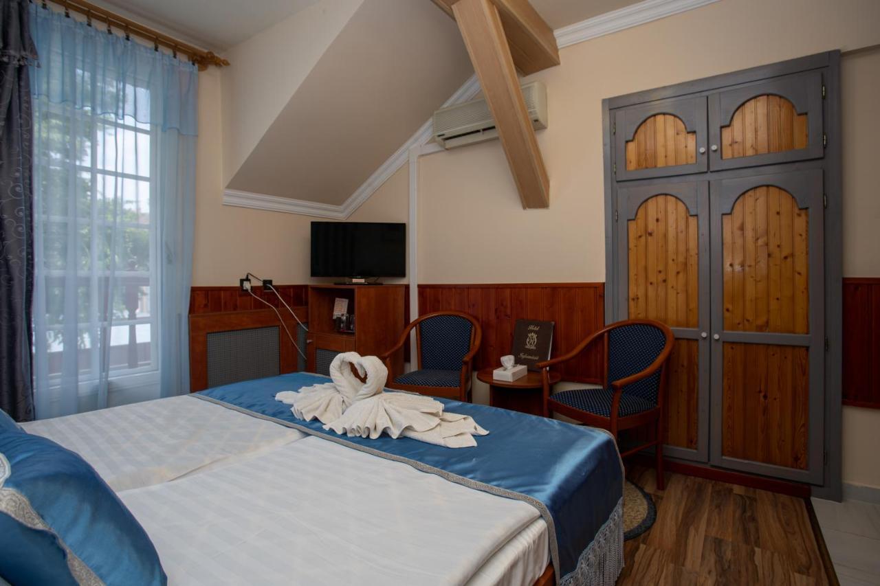 Illes Hotel Сегед Экстерьер фото