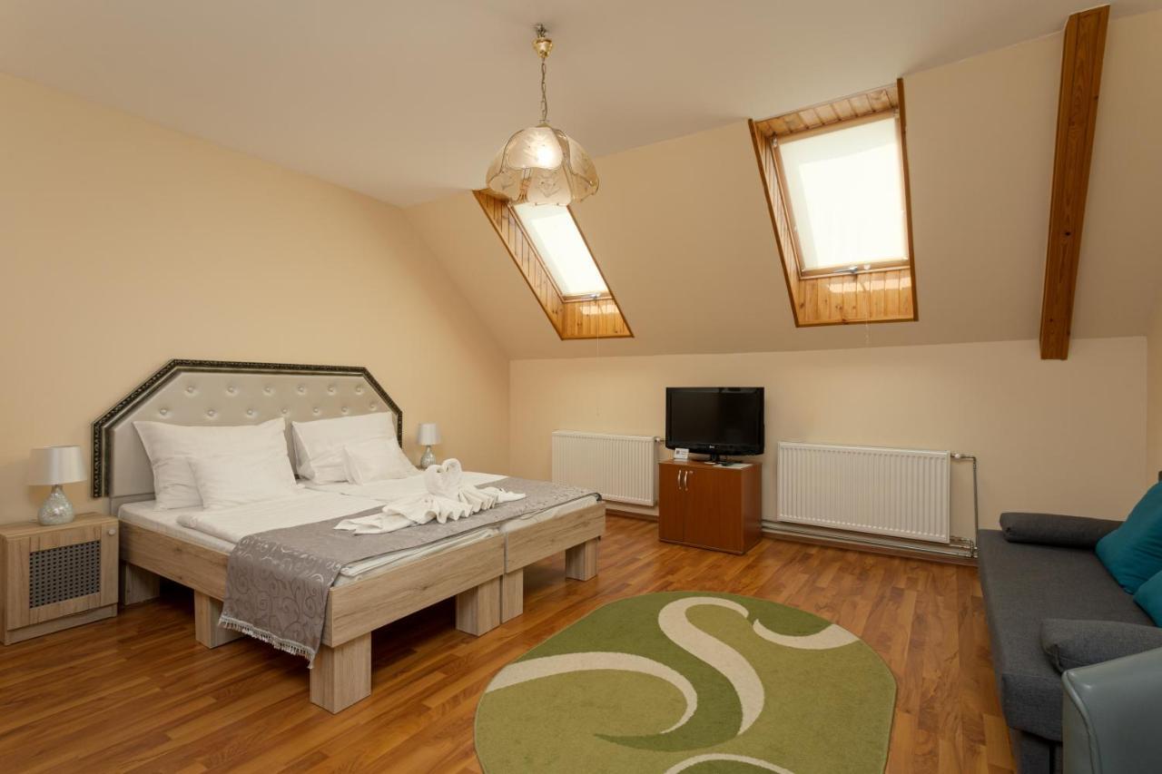 Illes Hotel Сегед Экстерьер фото