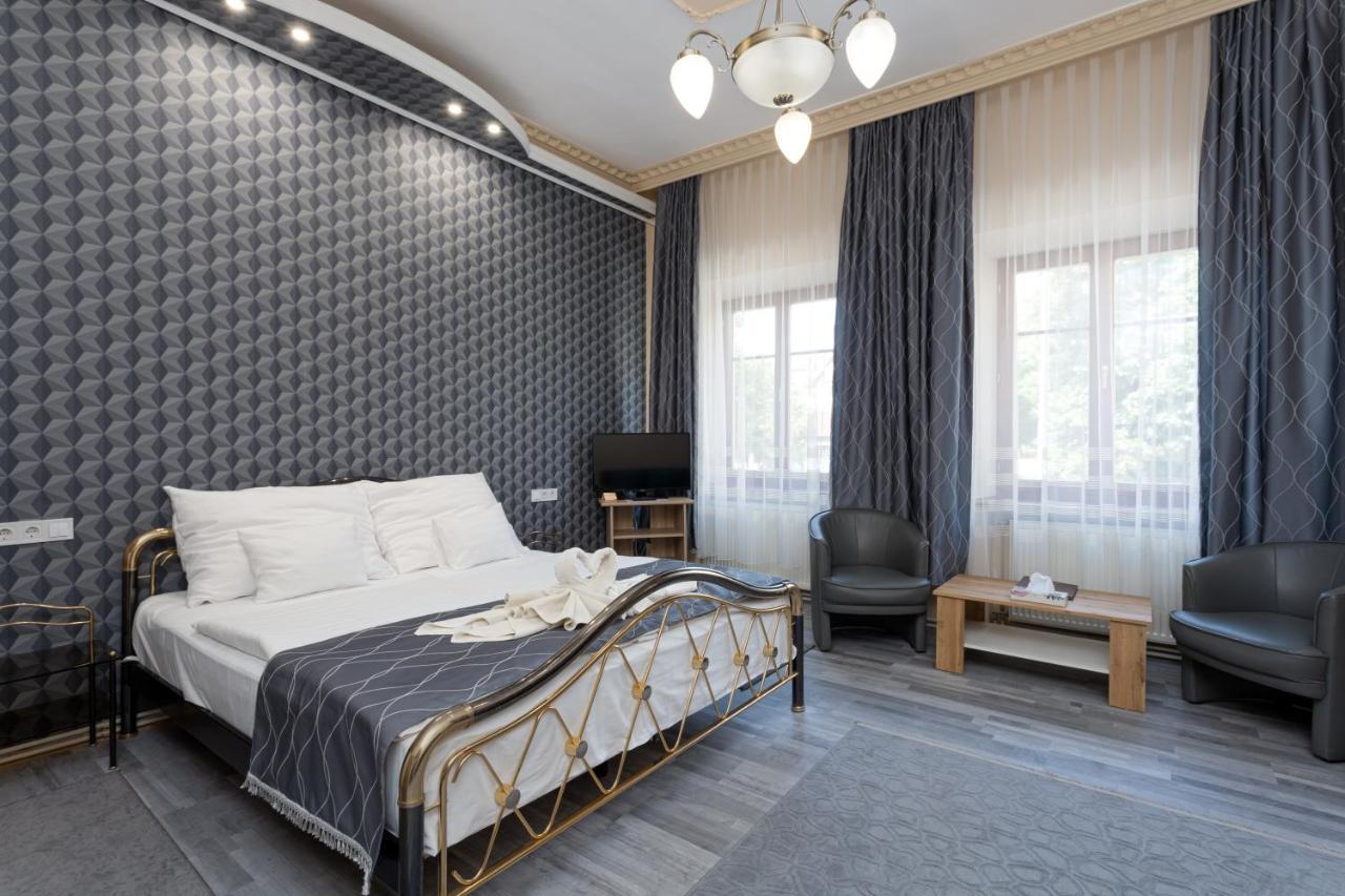 Illes Hotel Сегед Экстерьер фото