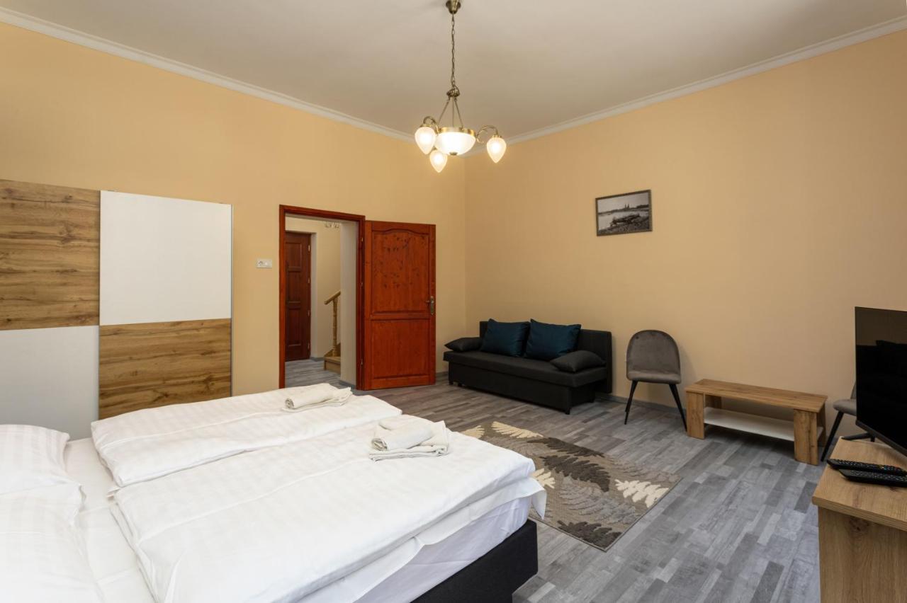 Illes Hotel Сегед Экстерьер фото
